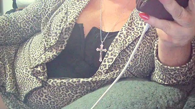 Snapshot of Playful_MILF_Demi chatting on February 4, 2026, 9:32 pm Playful MILF Demi online show from February 4, 2026, 9:32 pm