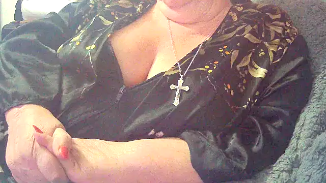 Snapshot of Playful_MILF_Demi chatting on February 7, 2026, 10:29 pm Playful MILF Demi online show from February 7, 2026, 10:29 pm