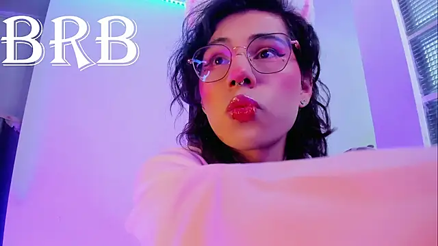 Snapshot of Sweet-SharoKitty chatting on November 4, 2025, 6:44 pm Sweet-SharoKitty online show from November 4, 2025, 6:44 pm