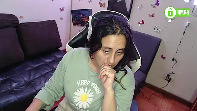 Snapshot of MelRaiise chatting on October 24, 2025, 10:53 pm MelRaiise online show from October 24, 2025, 10:53 pm