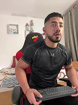 Ezzio Scolaro online show from April 14, 2026, 11:21 pm