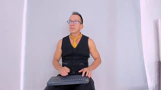  axelking  online show from November 8, 2025, 11:36 am