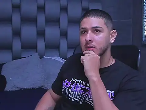 jasonshaw25 online show from October 7, 2025, 11:17 pm