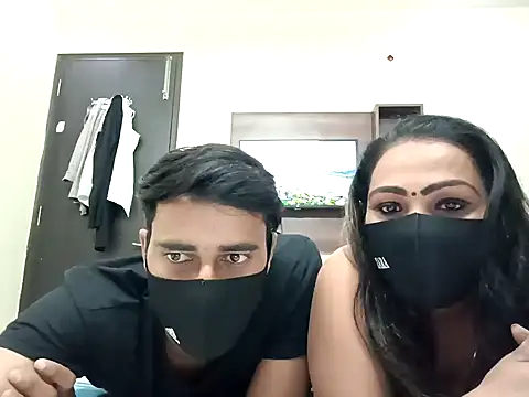 horny milf couple online show from October 8, 2025, 1:34 pm