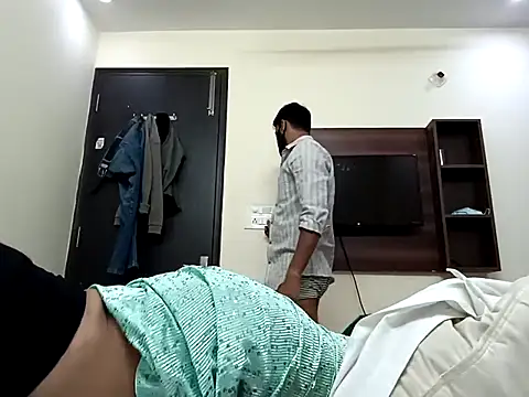 horny milf couple online show from November 13, 2025, 6:23 pm