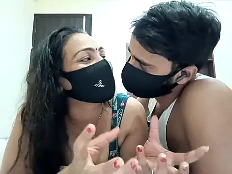 horny milf couple online show from October 18, 2025, 4:53 pm