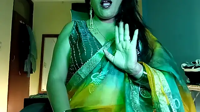 horny milf couple online show from May 25, 2026, 7:56 pm