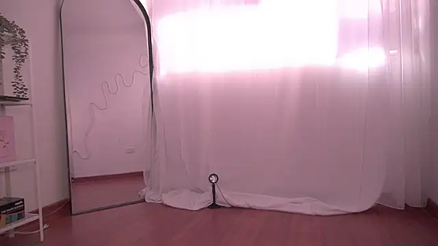  issy online show from October 23, 2025, 2:16 pm