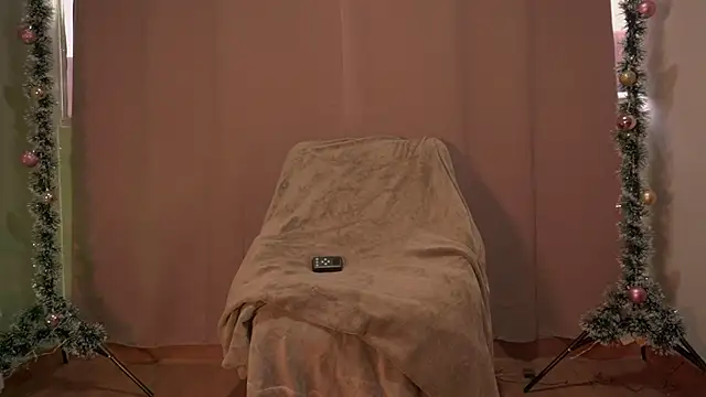  issy online show from December 21, 2025, 1:13 pm