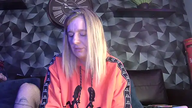 Delichieuse5 online show from November 29, 2025, 9:15 pm