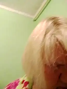 LusiyaGold5 online show from October 15, 2025, 11:35 pm