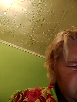 LusiyaGold5 online show from November 10, 2025, 9:42 pm