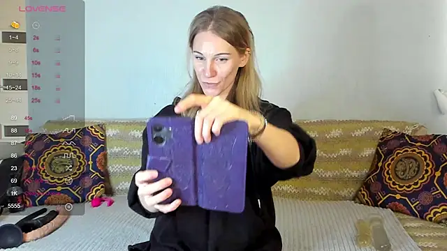 Snapshot of Amalia_Mio chatting on November 1, 2025, 7:57 am Amalia Mio online show from November 1, 2025, 7:57 am