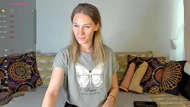 Snapshot of Amalia_Mio chatting on October 29, 2025, 8:02 am Amalia Mio online show from October 29, 2025, 8:02 am