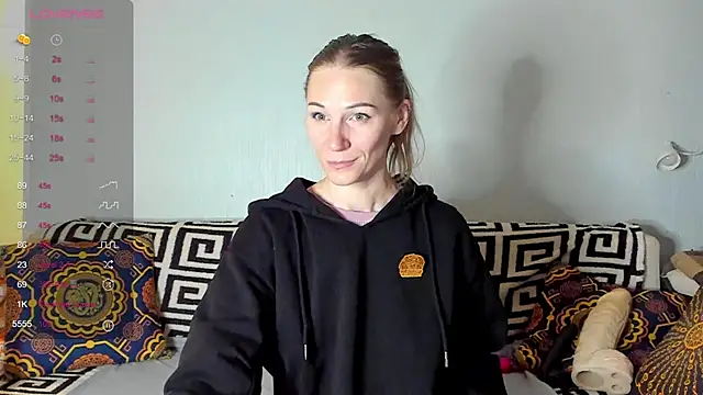 Snapshot of Amalia_Mio chatting on October 12, 2025, 11:50 pm Amalia Mio online show from October 12, 2025, 11:50 pm