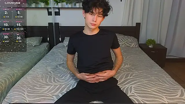 Snapshot of Cute_Mike chatting on November 17, 2025, 2:43 pm Cute Mike online show from November 17, 2025, 2:43 pm