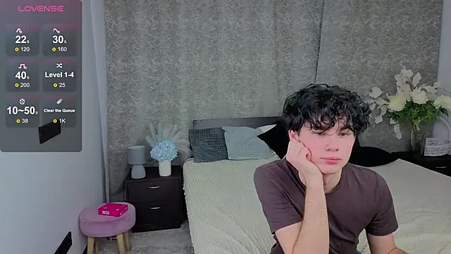 Snapshot of Cute_Mike chatting on December 3, 2025, 7:46 pm Cute Mike online show from December 3, 2025, 7:46 pm