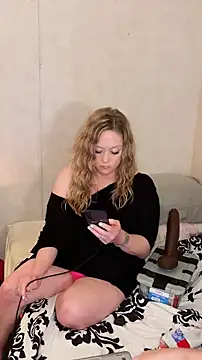 Snapshot of amandatheblondewife chatting on July 17, 2026, 9:17 am amandatheblondewife online show from July 17, 2026, 9:17 am