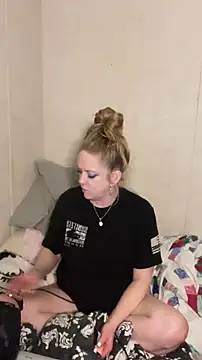 Snapshot of amandatheblondewife chatting on July 3, 2026, 5:03 am amandatheblondewife online show from July 3, 2026, 5:03 am