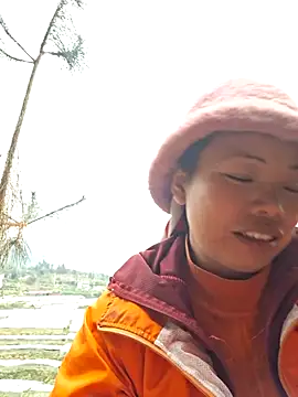 miomio-12 online show from December 5, 2025, 2:21 am