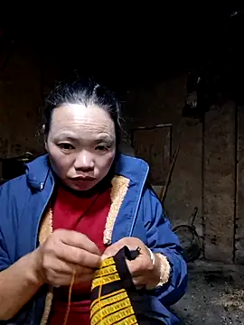 miomio-12 online show from November 25, 2025, 12:27 pm