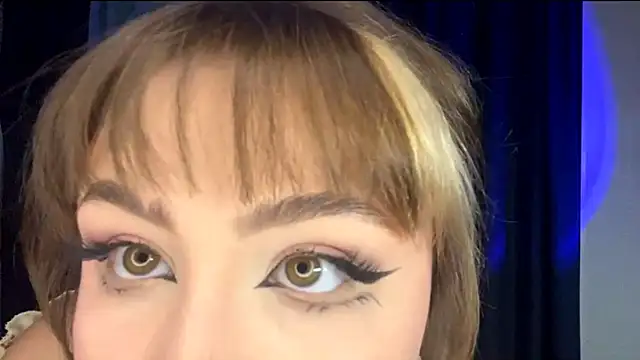 Snapshot of LunaMoonstar chatting on November 19, 2025, 4:51 pm LunaMoonstar online show from November 19, 2025, 4:51 pm