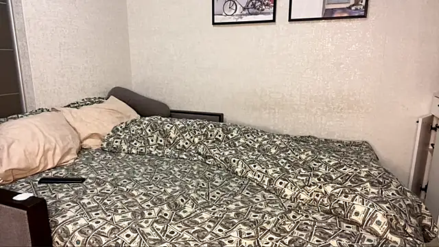 Snapshot of LunaMoonstar chatting on October 12, 2025, 8:10 pm LunaMoonstar online show from October 12, 2025, 8:10 pm