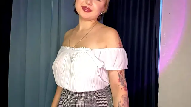 Snapshot of LunaMoonstar chatting on November 11, 2025, 1:28 pm LunaMoonstar online show from November 11, 2025, 1:28 pm