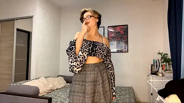 Snapshot of LunaMoonstar chatting on October 18, 2025, 5:26 pm LunaMoonstar online show from October 18, 2025, 5:26 pm