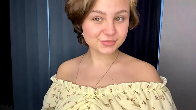 Snapshot of LunaMoonstar chatting on November 15, 2025, 1:15 pm LunaMoonstar online show from November 15, 2025, 1:15 pm