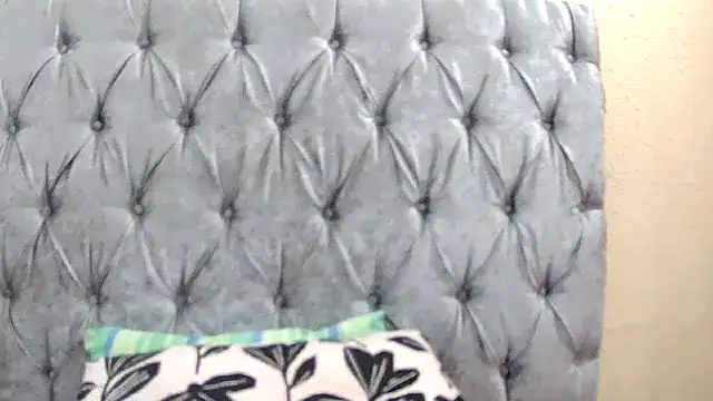 Lollilips105 online show from November 17, 2025, 5:17 pm