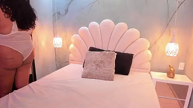 Snapshot of CatalinaCoopper chatting on November 13, 2025, 4:27 am CatalinaCoopper online show from November 13, 2025, 4:27 am