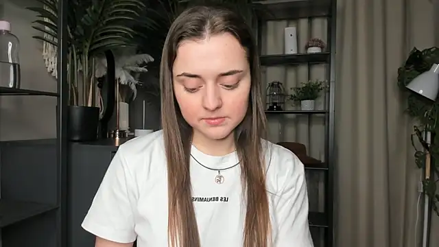 ThelmaJusto online show from November 20, 2025, 5:13 pm