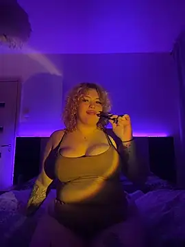 Snapshot of LaylaCupid chatting on October 23, 2025, 9:35 pm LaylaCupid online show from October 23, 2025, 9:35 pm