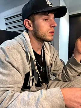 noah red online show from October 14, 2025, 4:02 am