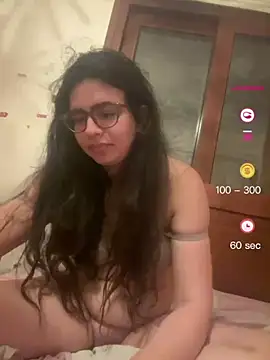 luciamaria01 online show from June 27, 2026, 9:32 pm
