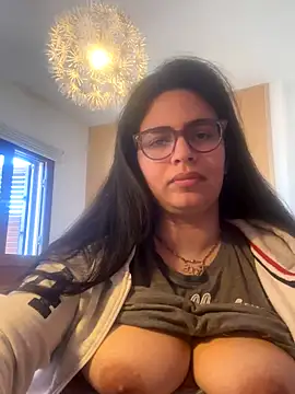 Snapshot of luciamaria01 chatting on October 18, 2025, 8:05 am luciamaria01 online show from October 18, 2025, 8:05 am