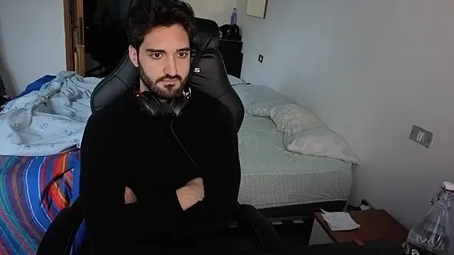 Al3xox02 online show from April 1, 2026, 10:27 am