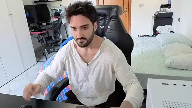 Al3xox02 online show from March 28, 2026, 10:38 am