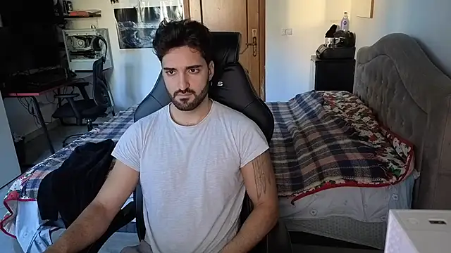 Al3xox02 online show from January 14, 2026, 11:36 am