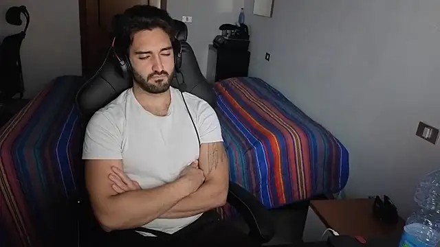 Al3xox02 online show from April 15, 2026, 7:58 pm