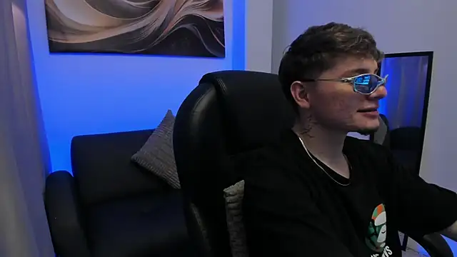 Leoo Miller online show from March 3, 2026, 4:08 am