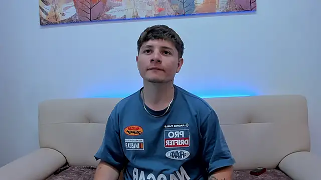 Snapshot of Leoo_Miller chatting on October 15, 2025, 9:23 pm Leoo Miller online show from October 15, 2025, 9:23 pm