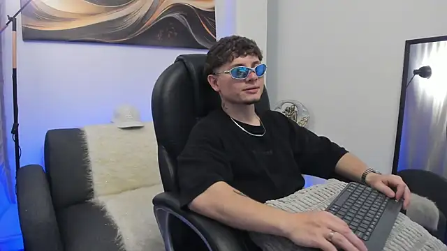 Leoo Miller online show from January 6, 2026, 4:27 am