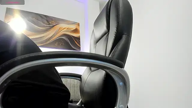 Snapshot of Leoo_Miller chatting on November 9, 2025, 4:38 am Leoo Miller online show from November 9, 2025, 4:38 am