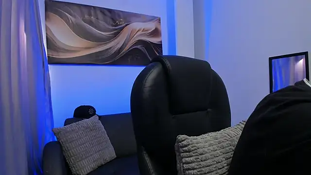 Leoo Miller online show from February 18, 2026, 4:43 am