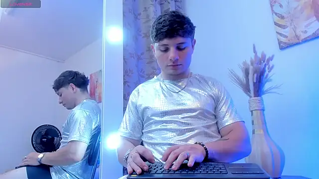 Snapshot of Leoo_Miller chatting on October 16, 2025, 9:34 pm Leoo Miller online show from October 16, 2025, 9:34 pm