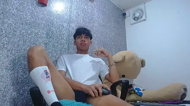 sexyboys cutex18 online show from April 10, 2026, 2:07 am