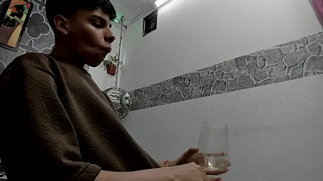 sexyboys cutex18 online show from February 26, 2026, 3:06 am