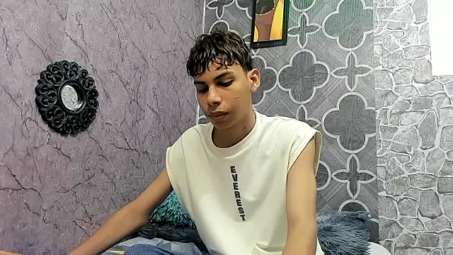 sexyboys cutex18 online show from December 20, 2025, 7:39 pm